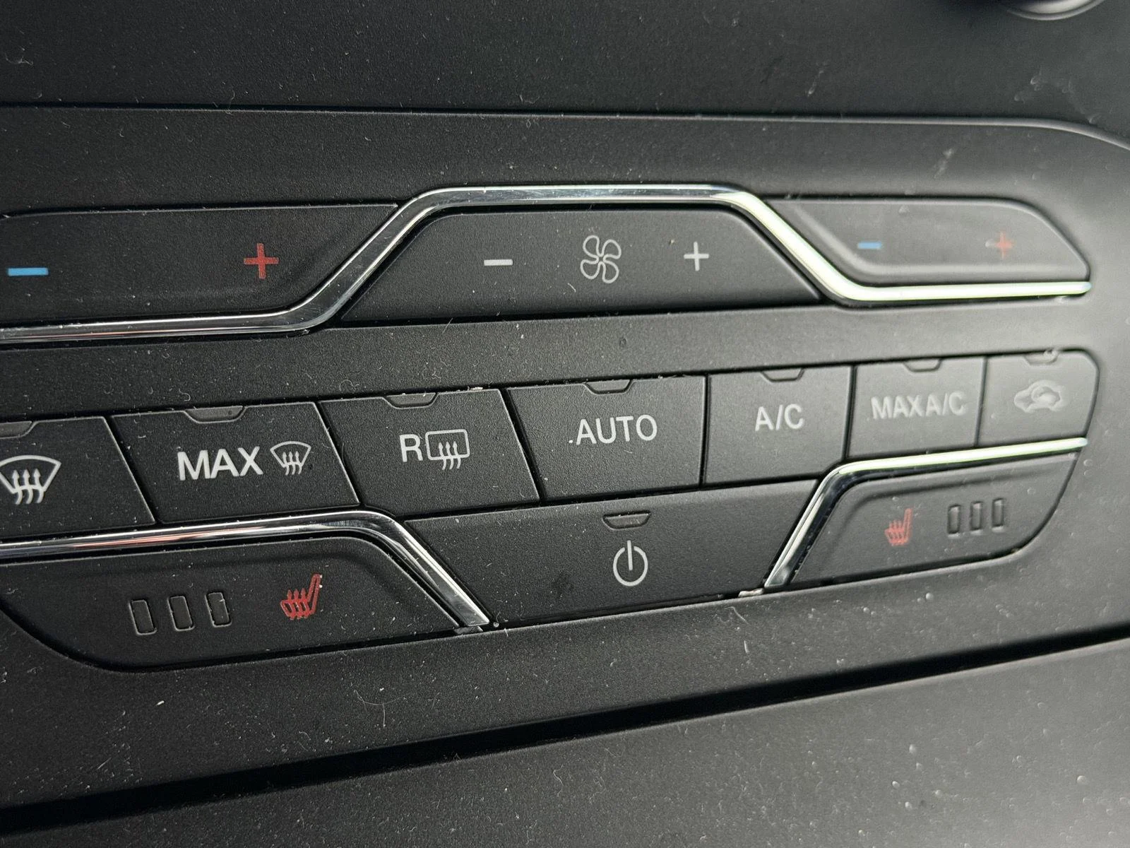 Used 2018 Ingot Silver Ford SEL image 8