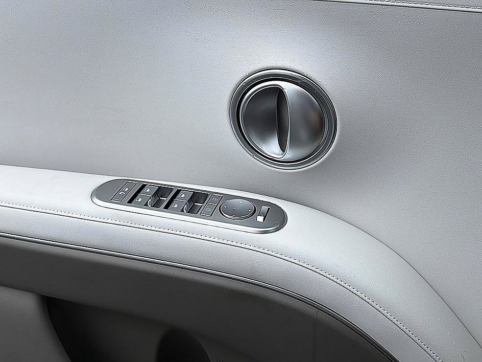 New 2026 Creamy White Pearl Hyundai Blue SEL 7P image 15