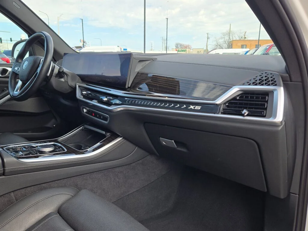 Used 2025 Alpine White BMW xDrive50e image 7