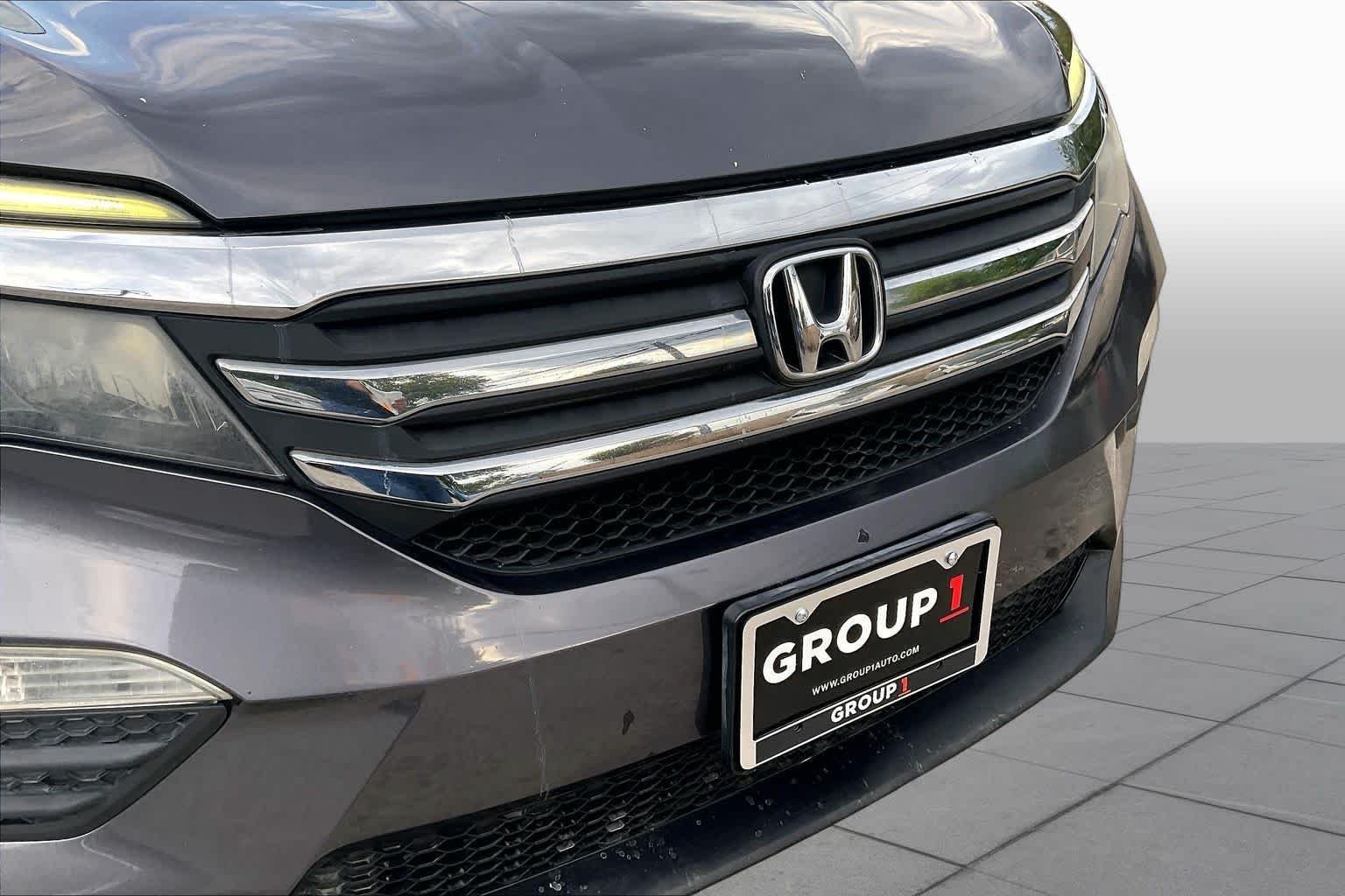 Used 2017  Honda EX image 29
