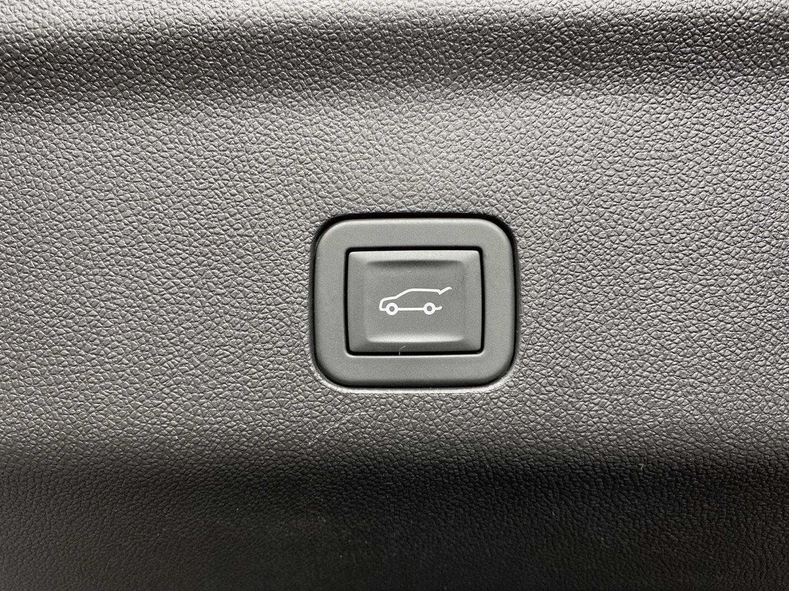Used 2025 Summit White GMC Elevation image 32