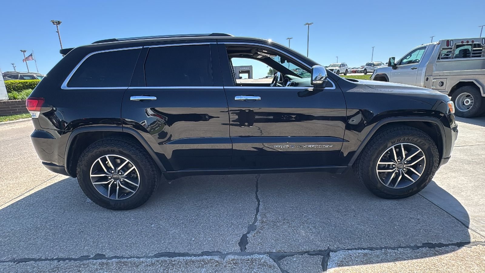 Used 2020 Black Jeep Limited image 17