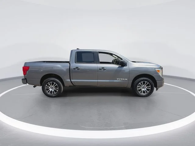 Used 2024 Gray Nissan SV image 9