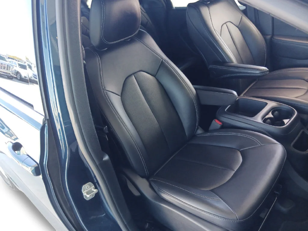 Used 2025 Blue Chrysler Select image 27