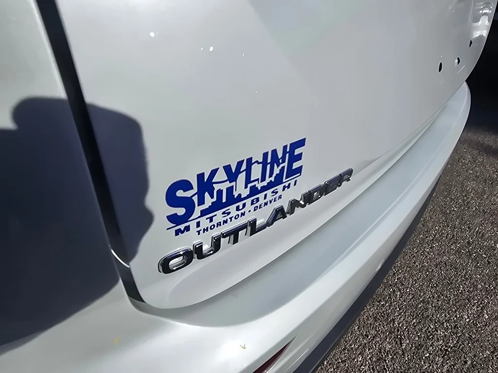 Used 2025 White Diamond Mitsubishi ES image 11
