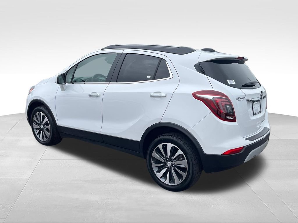 Used 2021 White Buick Preferred image 3
