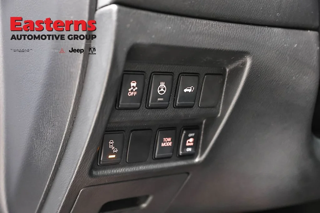 Used 2020 Gray Nissan SL image 27