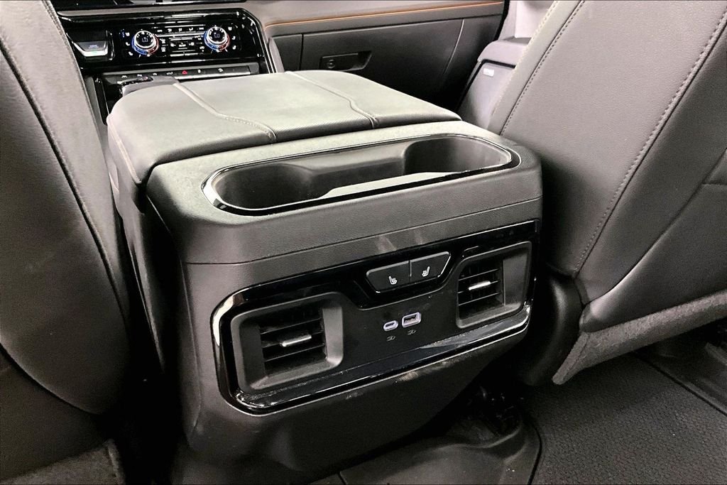 Used 2025 White GMC AT4 image 8