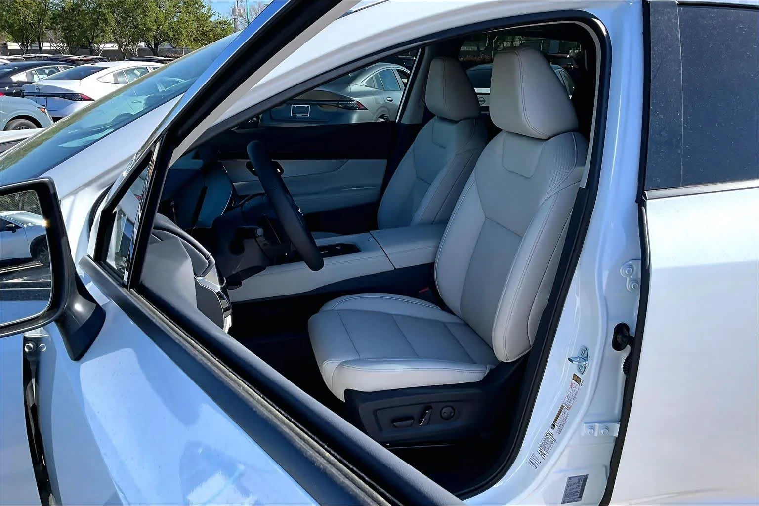New 2026 Everest White Pearl TriCoat Nissan SL image 18