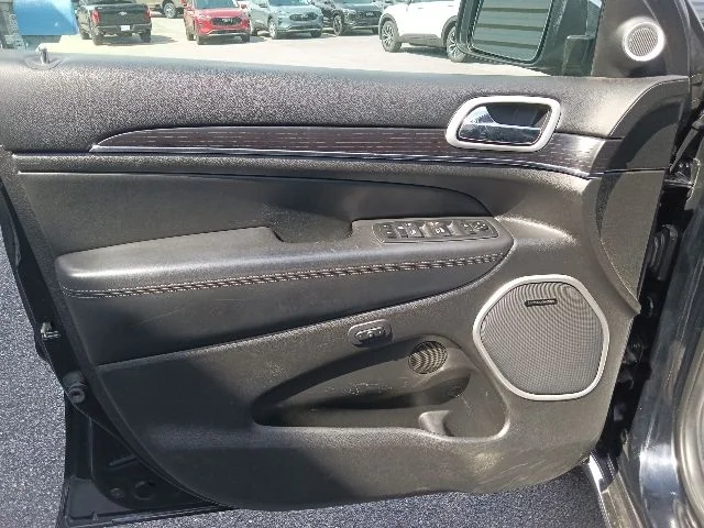 Used 2020 Black Jeep Summit image 11