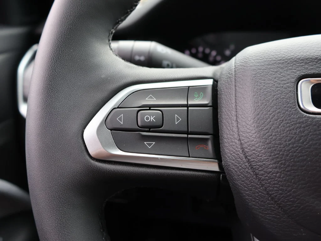 Used 2024 Gray Jeep Latitude Lux image 25