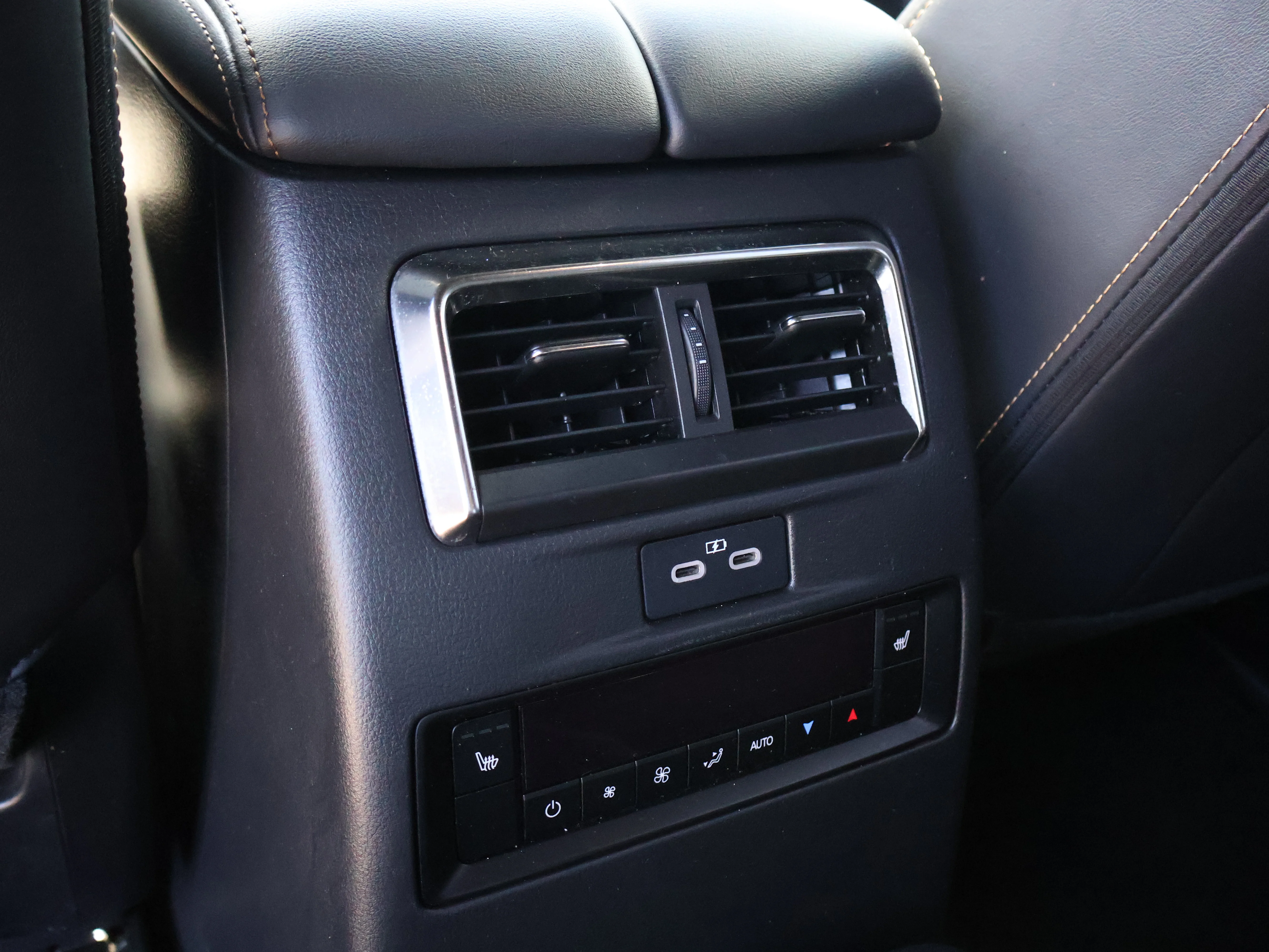 Used 2024 Platinum Quartz Mazda 3.3 Turbo Premium Plus image 24