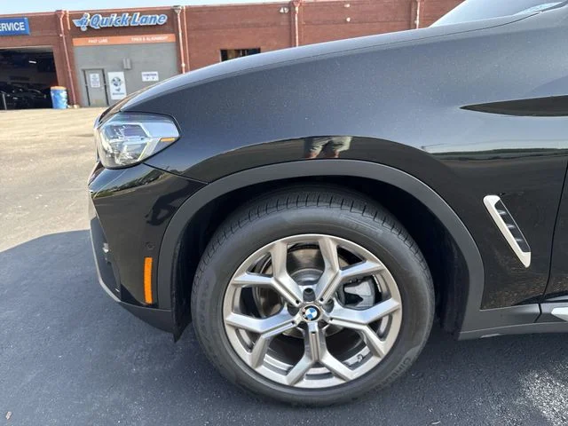 Used 2024 Black Sapphire Metallic BMW sDrive30i image 21