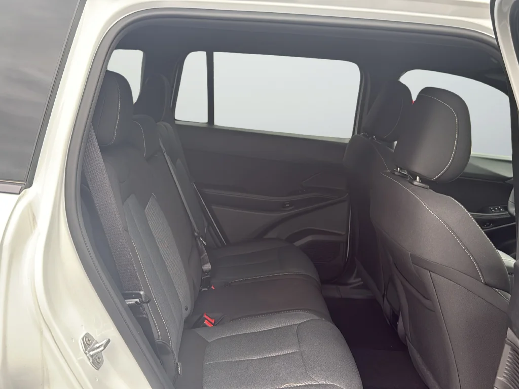 New 2026 Bright White Clear-Coat Exterior Paint Jeep Laredo image 35