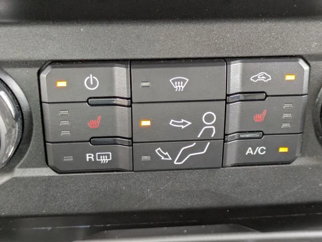 Certified Used 2019 Oxford White Ford XLT image 22