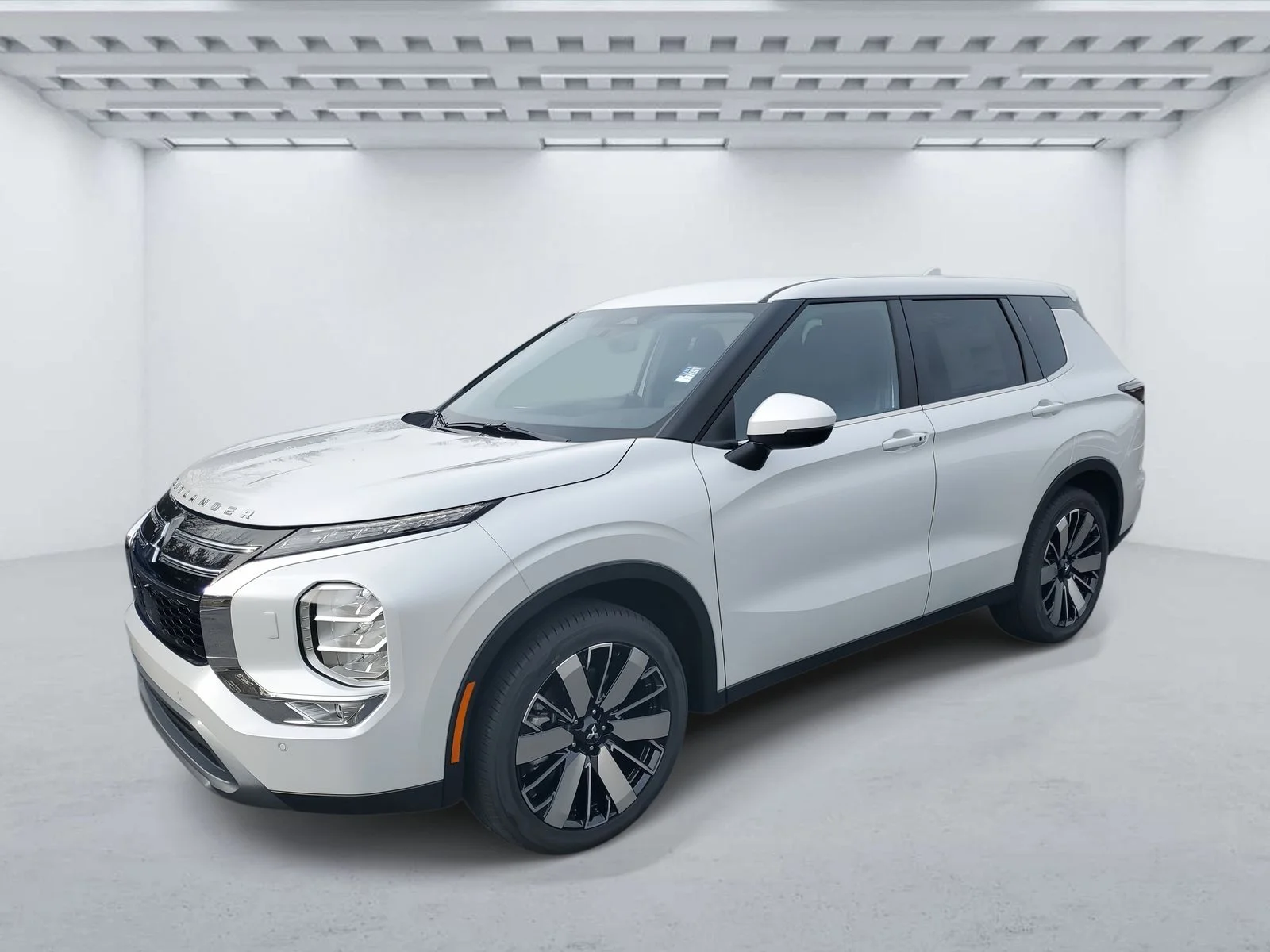 New 2026 White Mitsubishi SE image 2