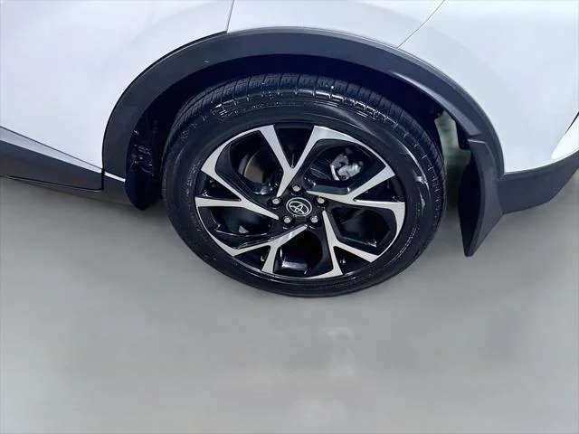 Certified Used 2022 WIND CHILL PEARL Toyota  image 9