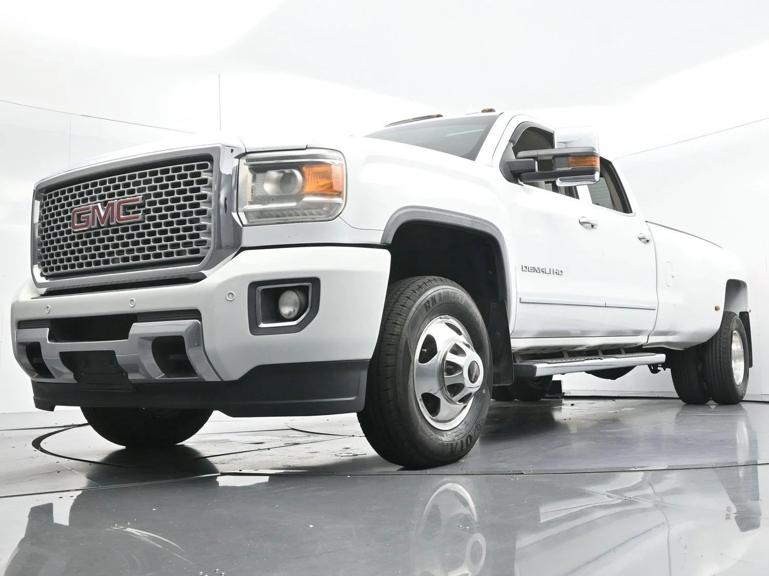 Used 2016 Summit White GMC Denali image 48