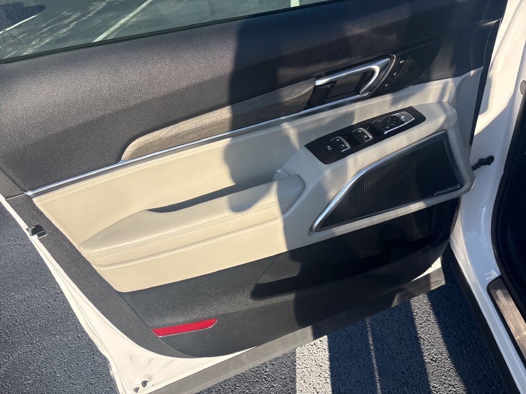 Used 2021 White Kia SX image 11