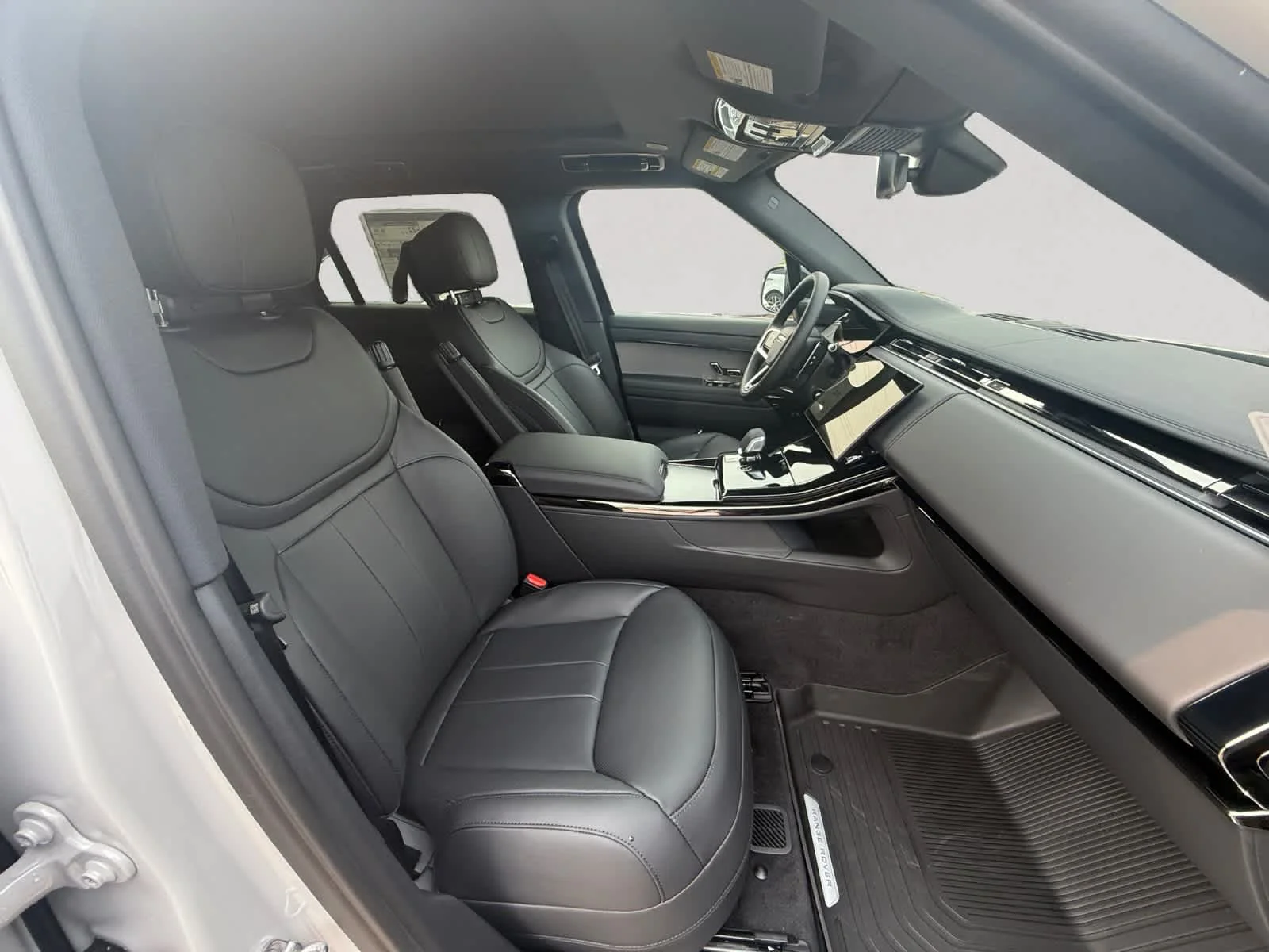 New 2026 Borasco Grey Land Rover SE image 15