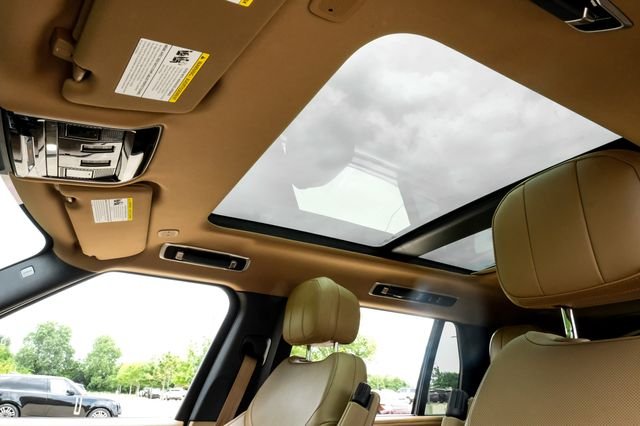 Used 2023 Black Land Rover SE image 5