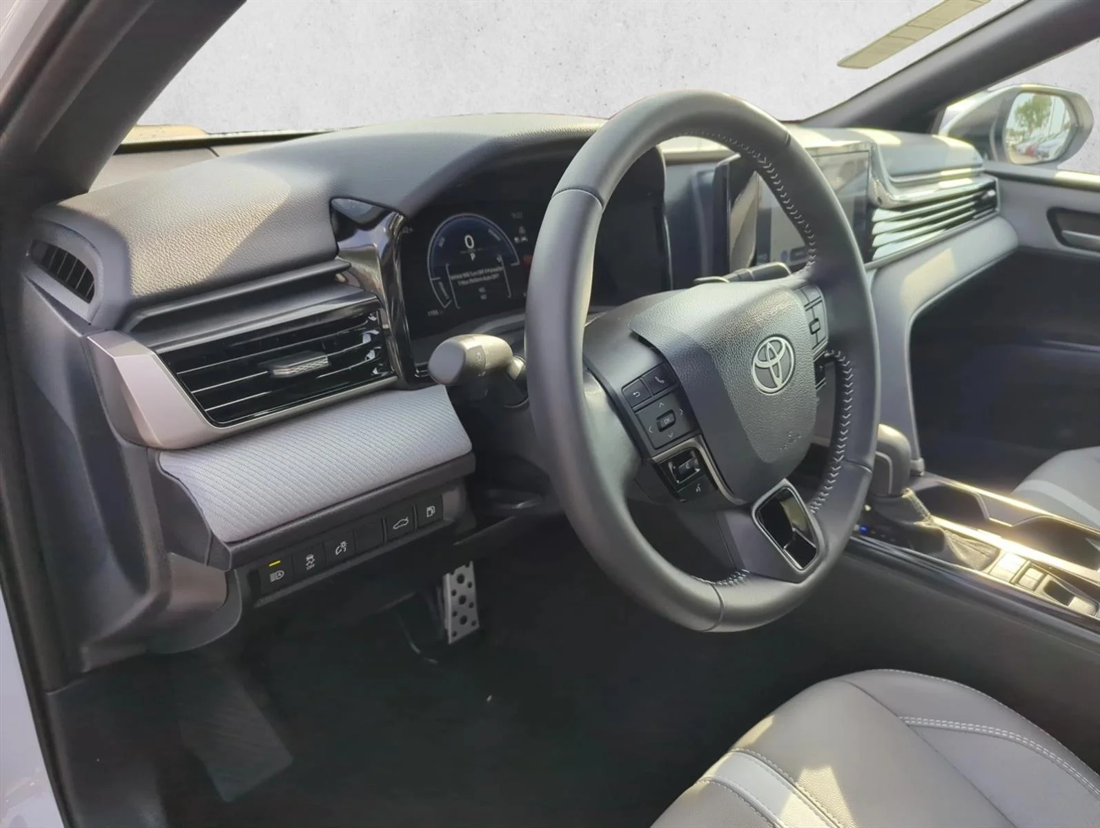 Used 2026 Ice Cap Toyota SE image 15