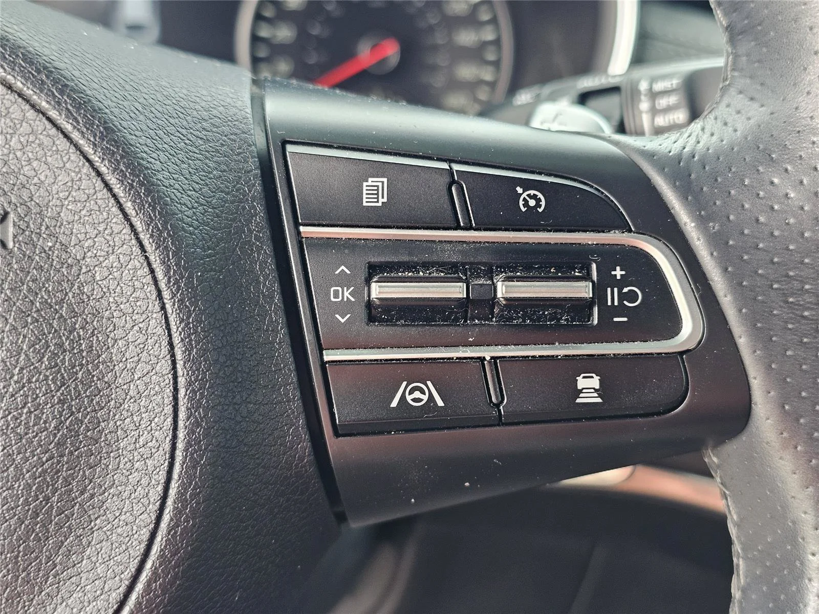 Used 2022 Snow White Pearl Kia GT2 image 23