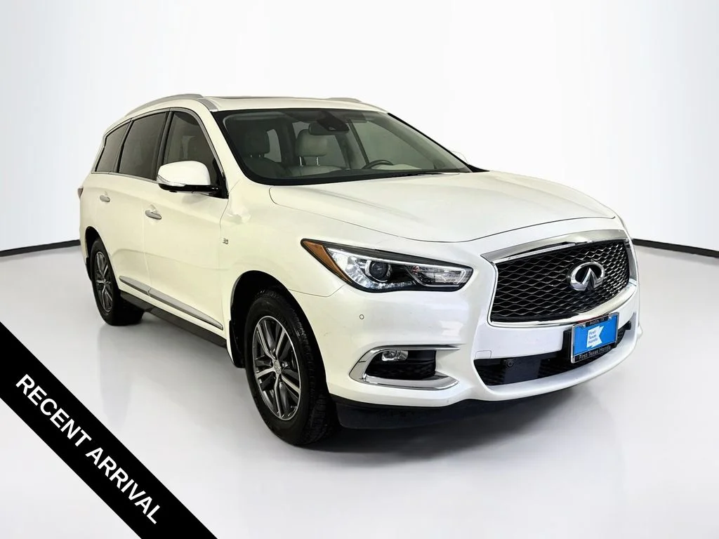 Used 2019 Majestic White INFINITI LUXE image 1