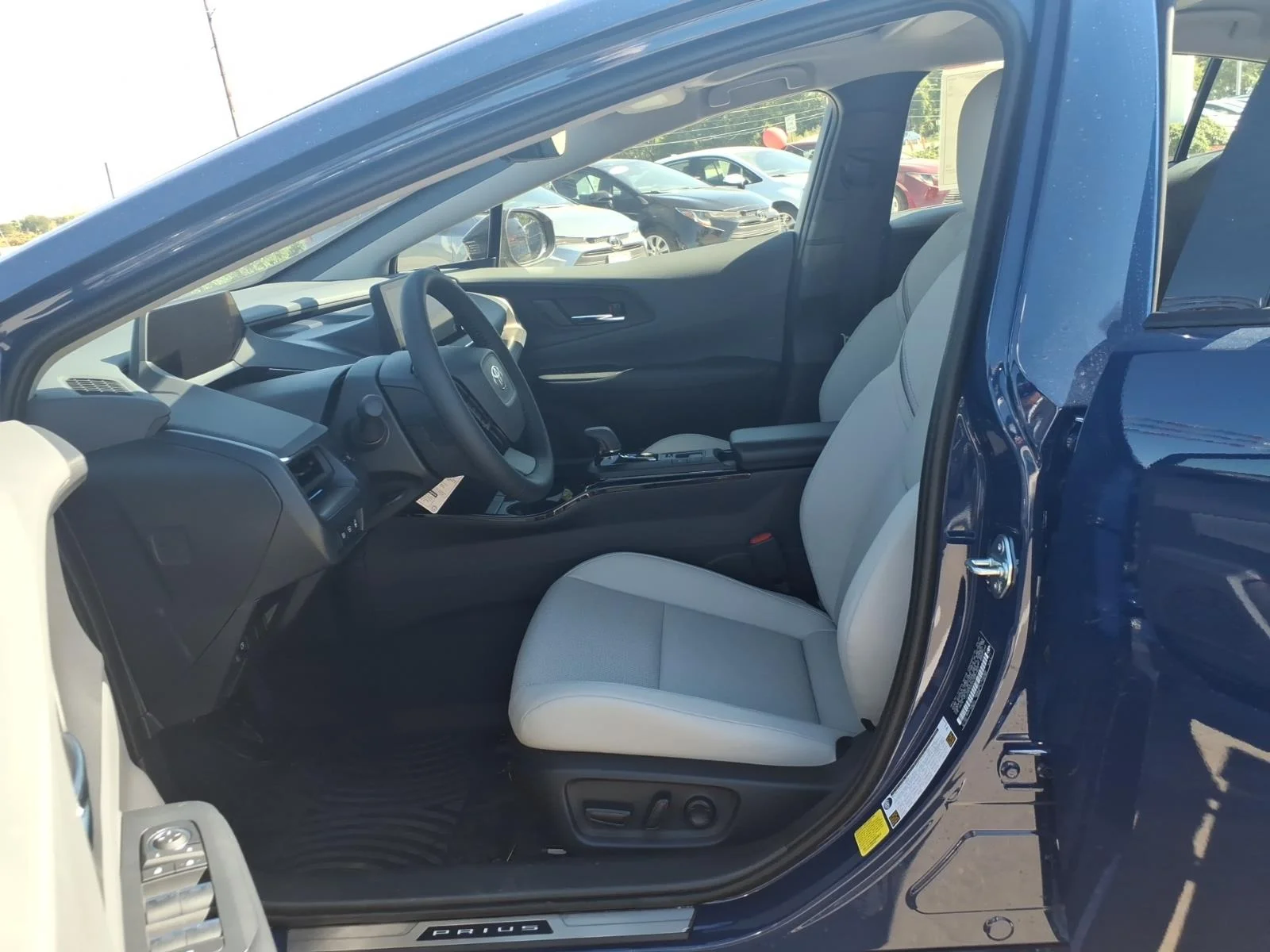 New 2027 Reservoir Blue Toyota  XLE image 15