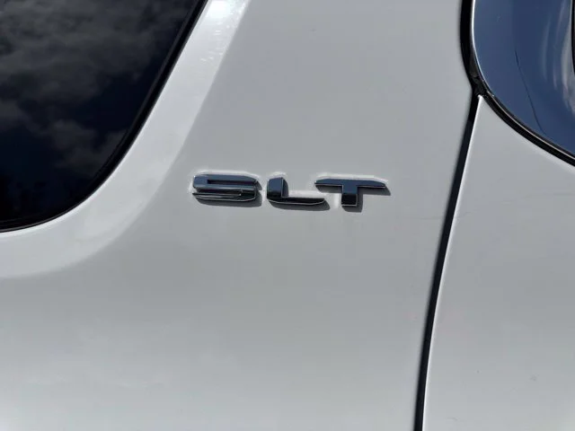 Used 2022 White GMC SLT image 14