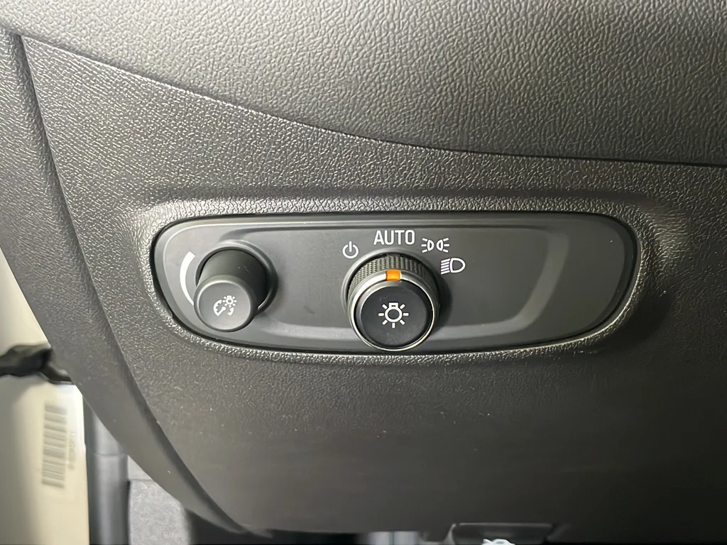2023 Chevrolet Equinox LT - Photo 28
