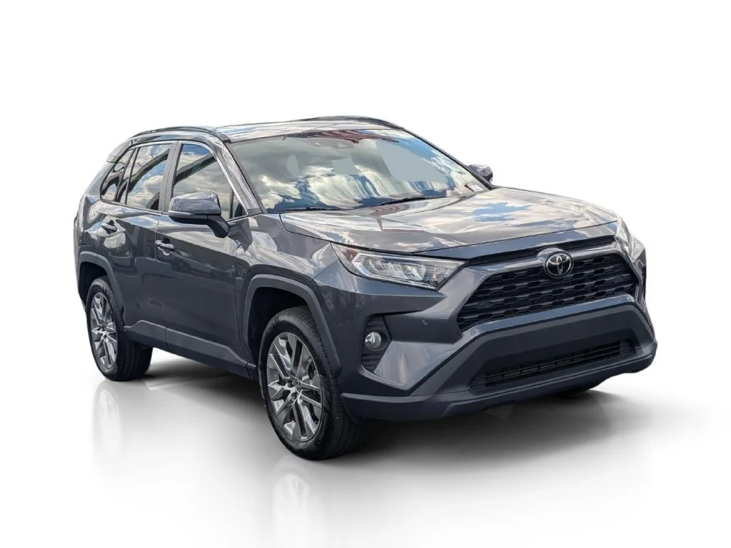 Used 2021 Magnetic Gray Met Toyota XLE Premium image 4