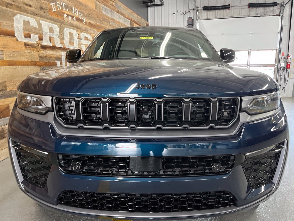 New 2027 Fathom Blue Pearl-Coat Paint Jeep Summit image 7
