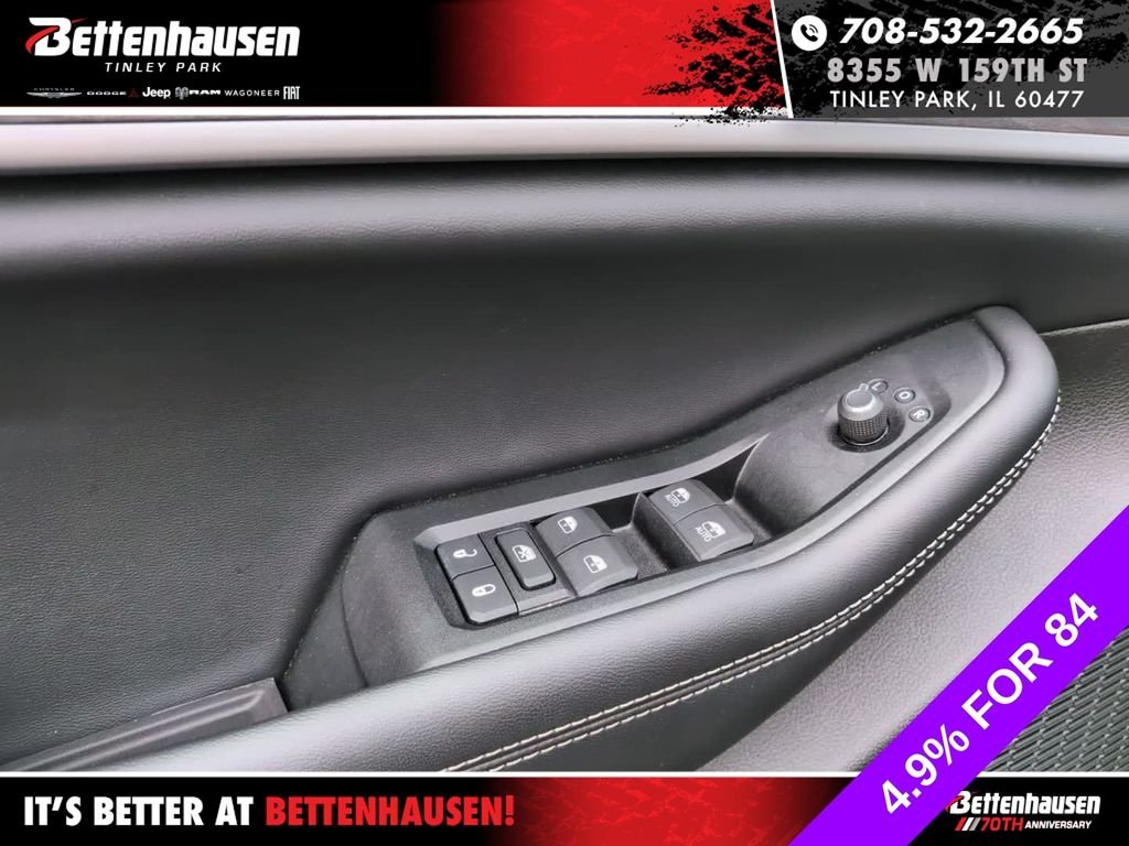 New 2026 Diamond Black Crystal Pearl-Coat Exterior Paint Jeep Altitude image 13
