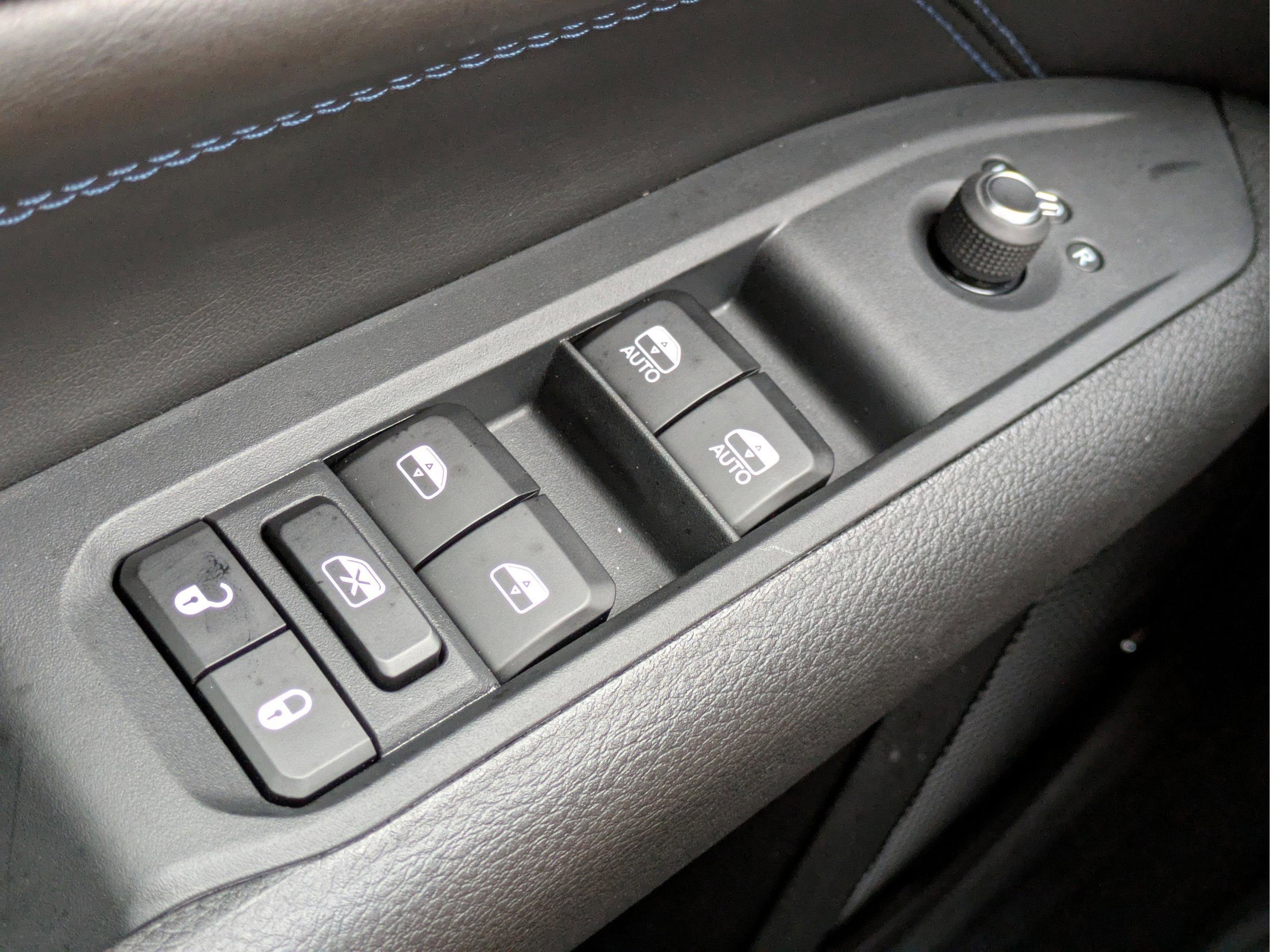 New 2026 Diamond Black Crystal Pearlcoat Jeep Latitude image 16