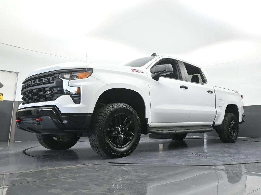 Used 2024 Summit White Chevrolet Custom Trail Boss image 59