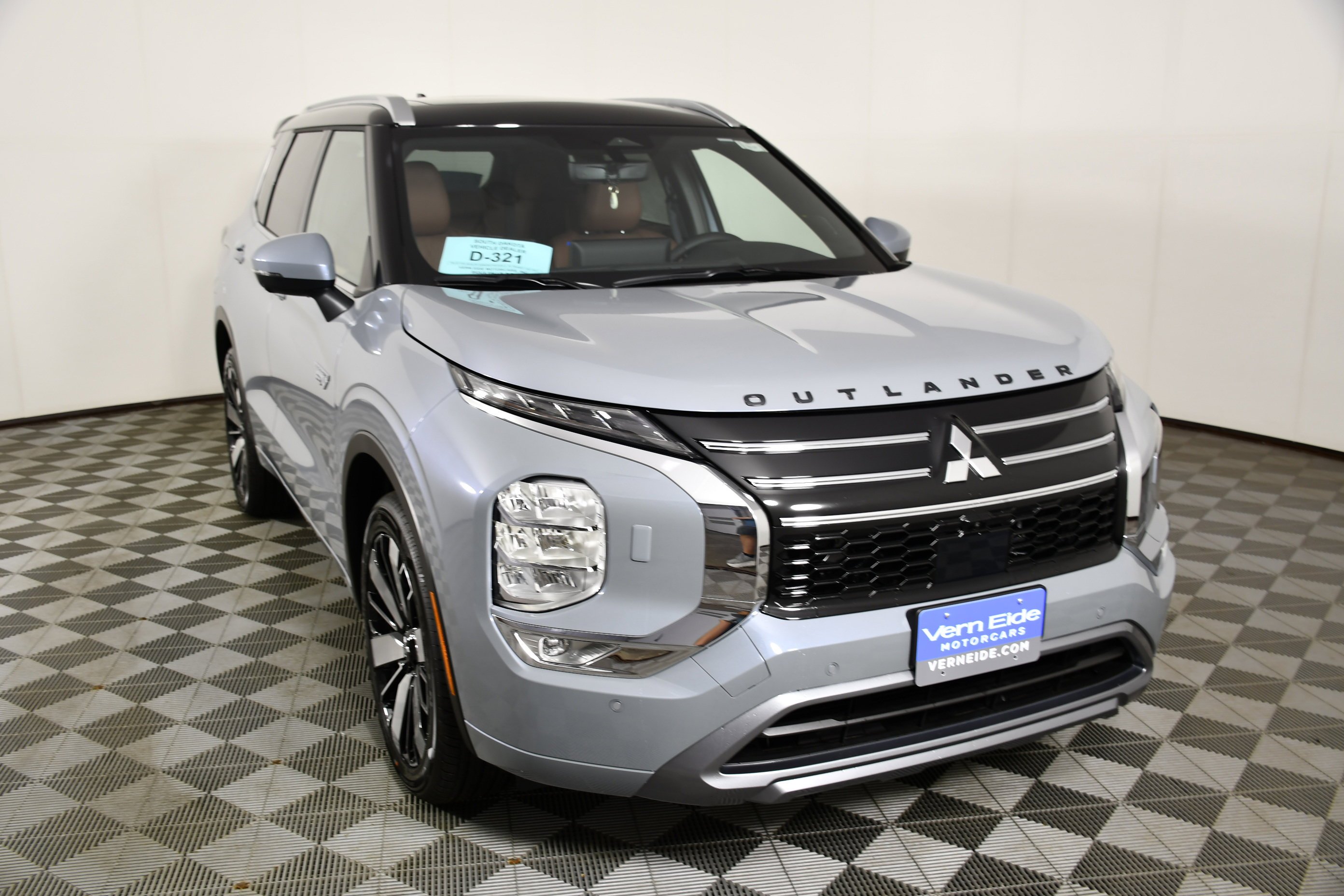 New 2026 Moonstone Mitsubishi SEL image 3