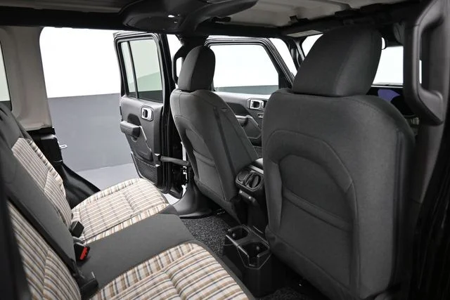 New 2026 Black Clear-Coat Exterior Paint Jeep 85th Anniversary Edition image 23