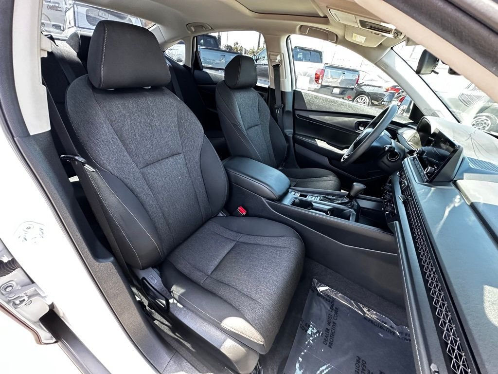 Used 2024  Honda EX image 16