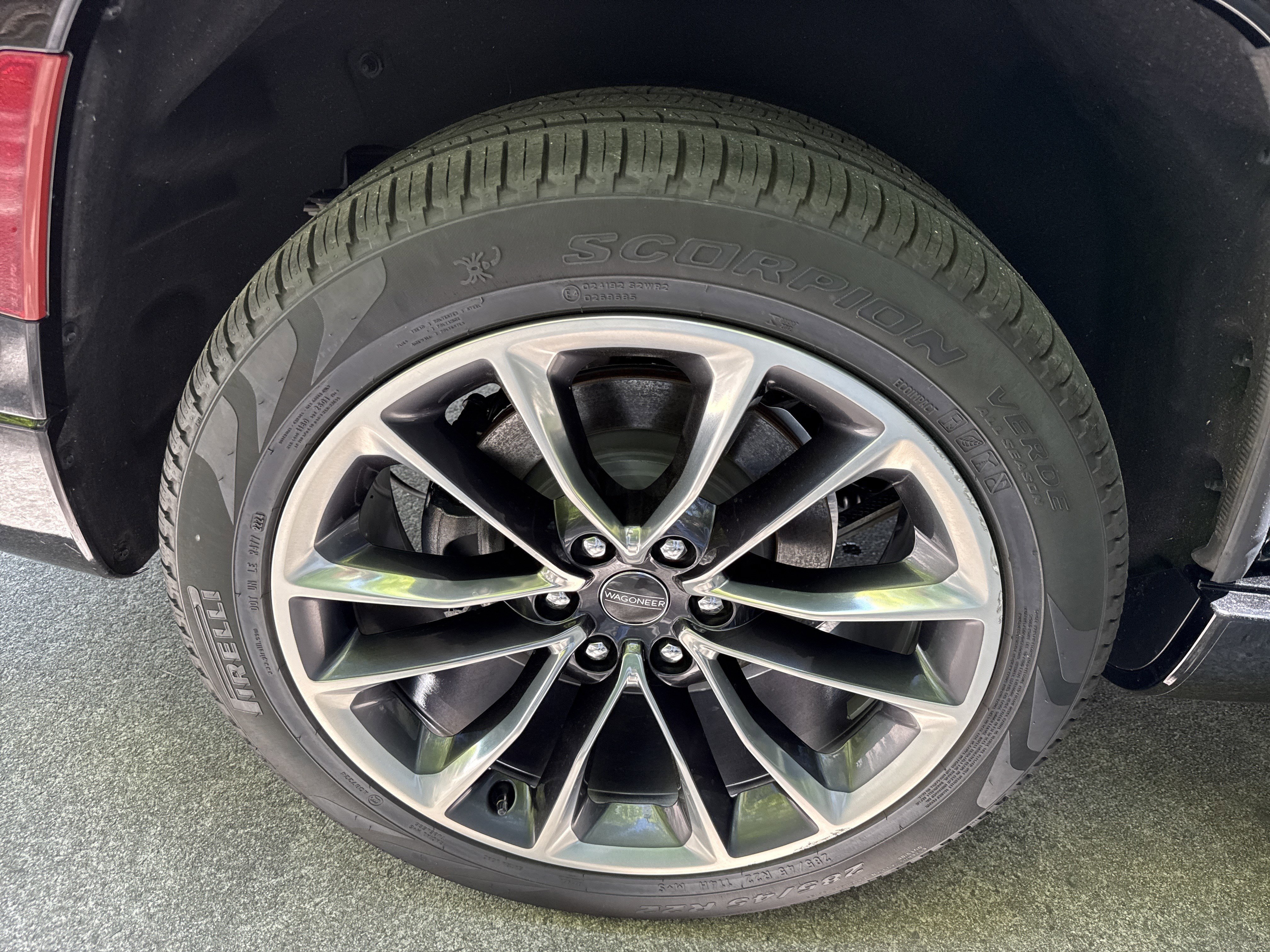 Used 2024 Diamond Black Crystal Pearlcoat Jeep Series II image 17