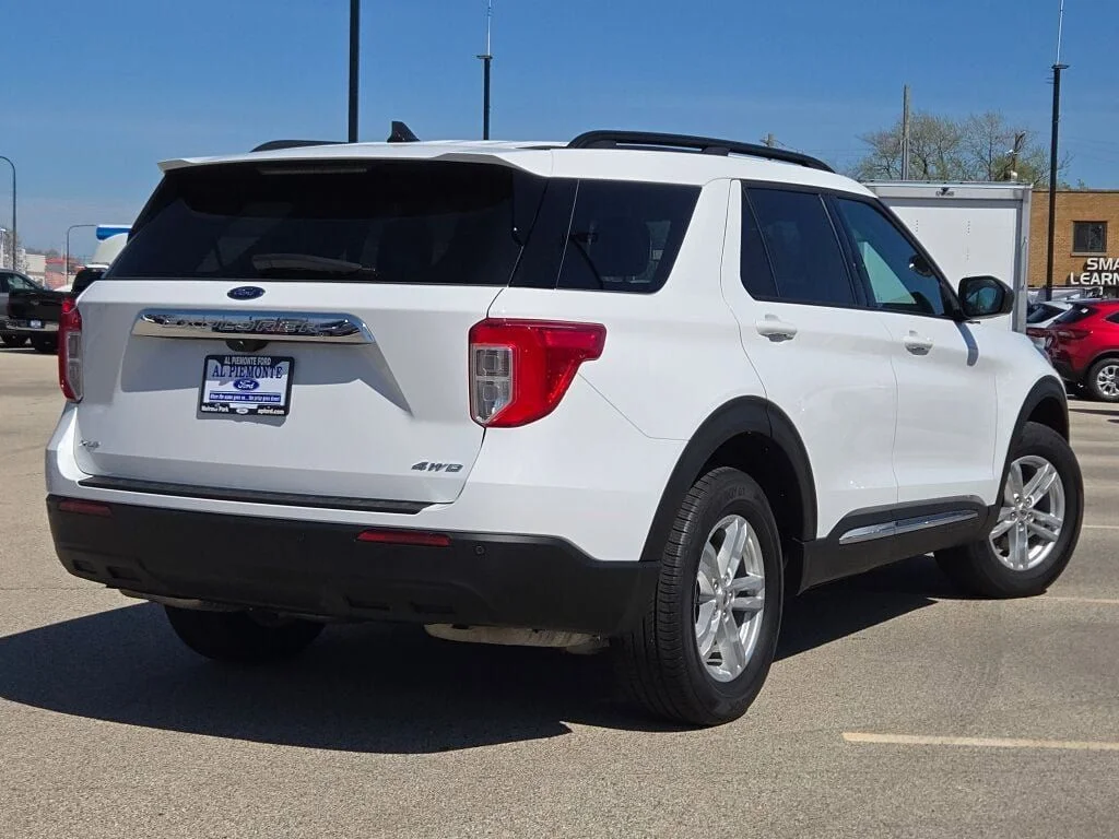 Certified Used 2023 Oxford White Ford XLT image 12