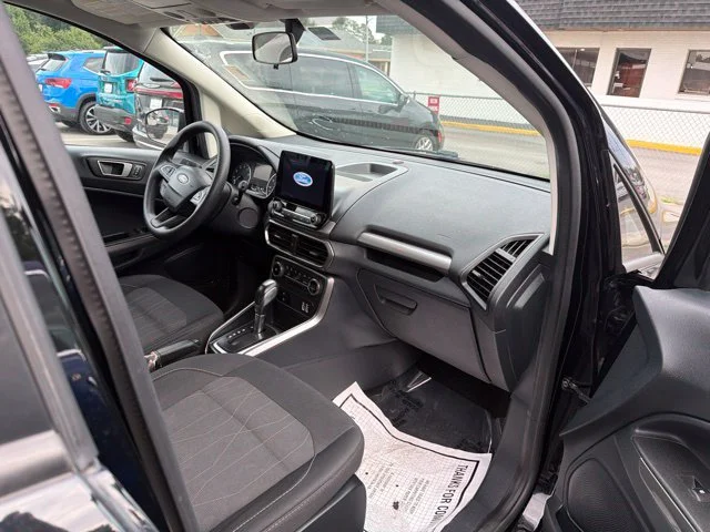 Used 2021 Black Ford SE image 11