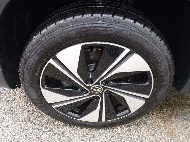 Certified Used 2025 Black Volkswagen 1.5T SE image 4