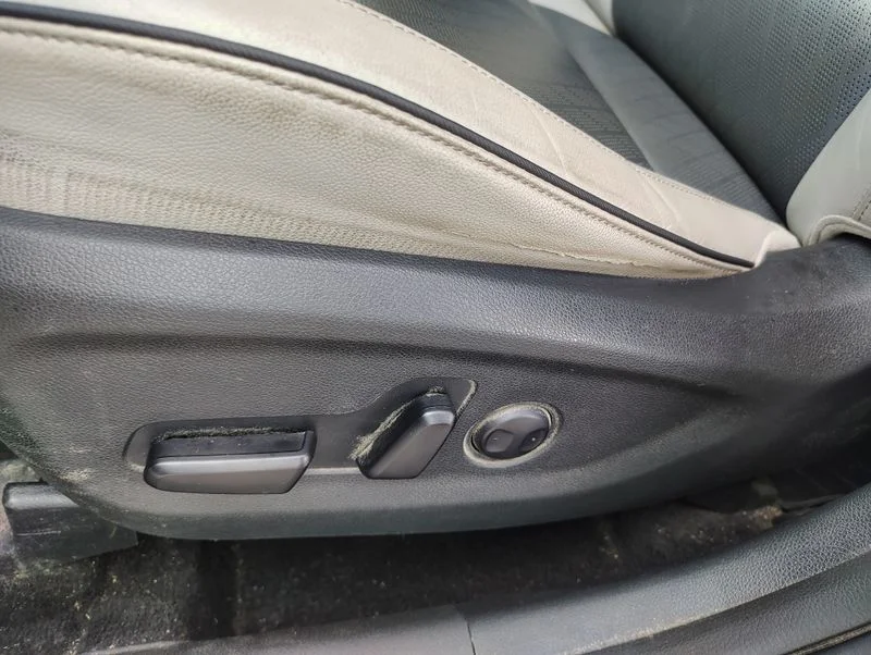 Used 2018 White Kia EX image 10