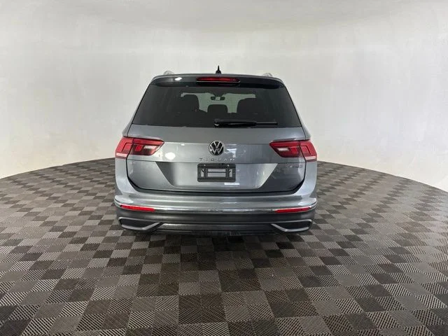 Used 2022  Volkswagen 2.0T SE image 6