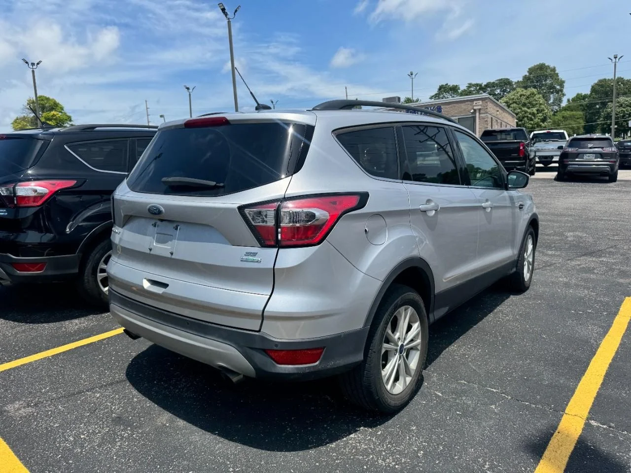 Used 2017 Ingot Silver Metallic Ford SE FWD image 6