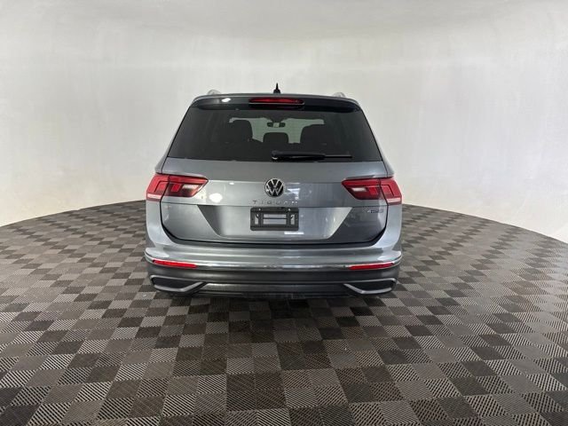Used 2022  Volkswagen 2.0T SE image 6