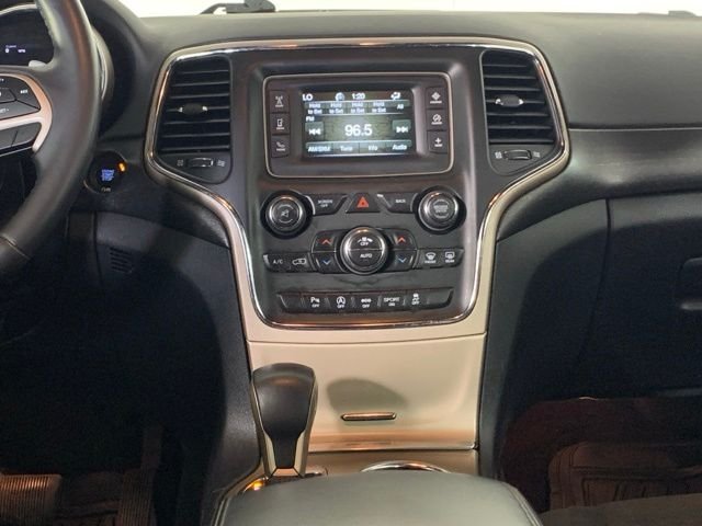 Used 2017 White Jeep Laredo image 22
