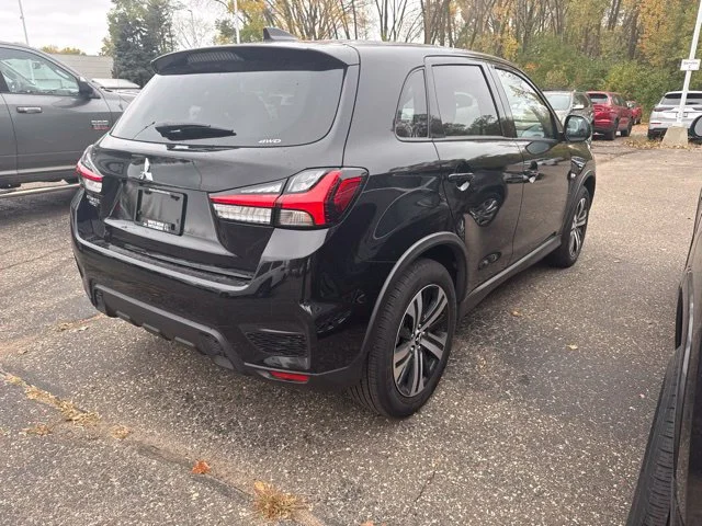 Certified Used 2025 Labrador Black Pearl Mitsubishi 2.0 ES image 2