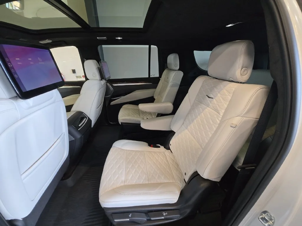 Used 2025 Crystal White Tricoat Cadillac Sport Platinum image 28